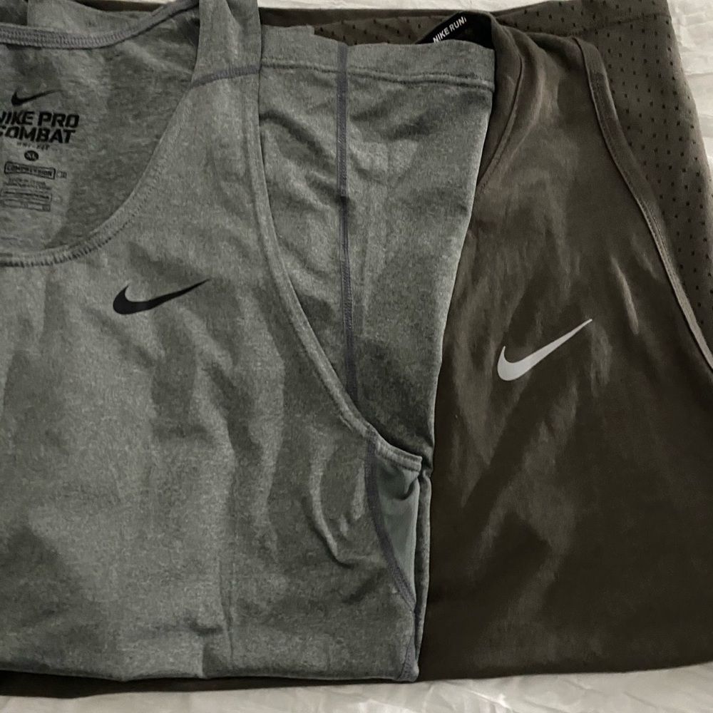 Bundle of women’s Nike tanks